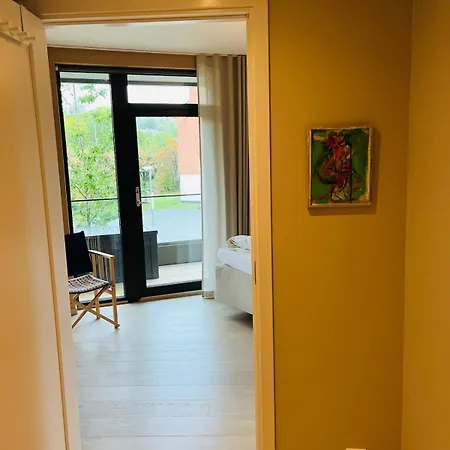 Privat Rom Med Stor Balkong Eget Bad Og Parkering *
