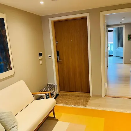 Privat Rom Med Stor Balkong Eget Bad Og Parkering Апартаменты *