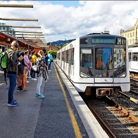 Апартаменты Privat Rom Med Stor Balkong Eget Bad Og Parkering Осло