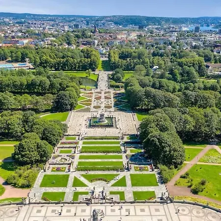 Privat Rom Med Stor Balkong Eget Bad Og Parkering Осло